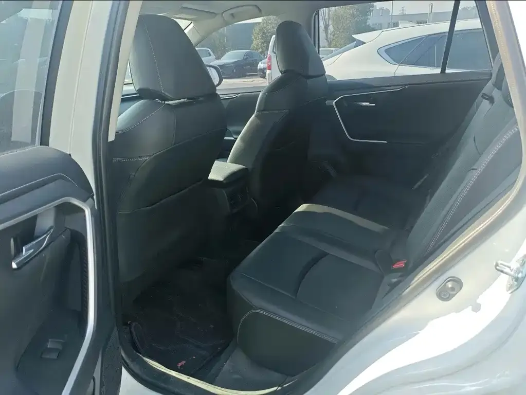 Toyota RAV4 2024 из CN, фото 2