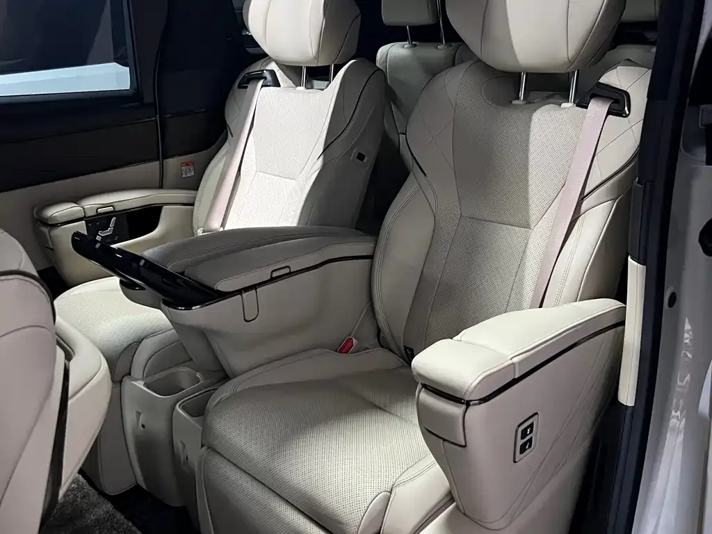Toyota Alphard — фото 8
