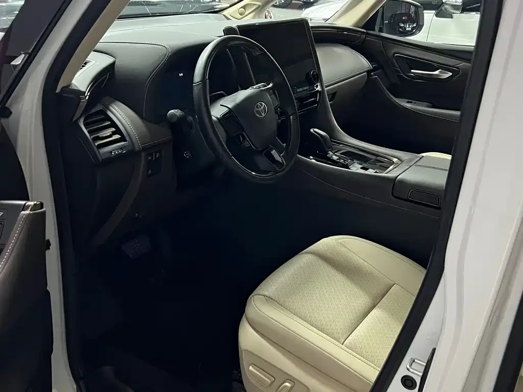 Toyota Alphard — фото 6