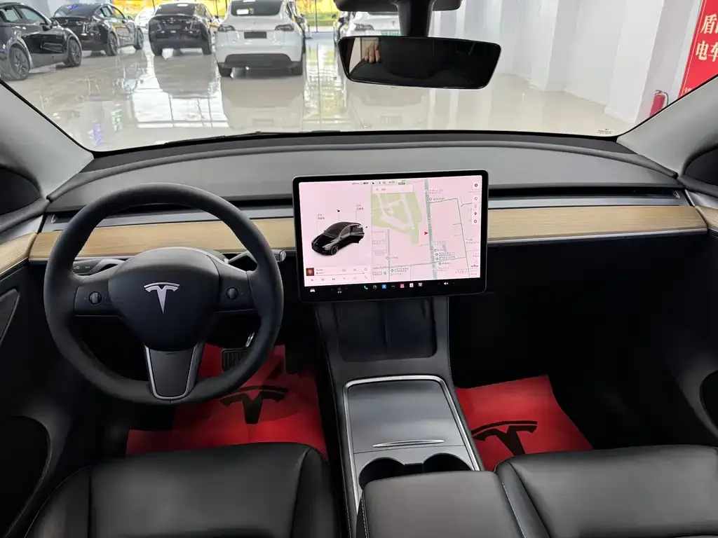 Tesla Model Y — фото 3
