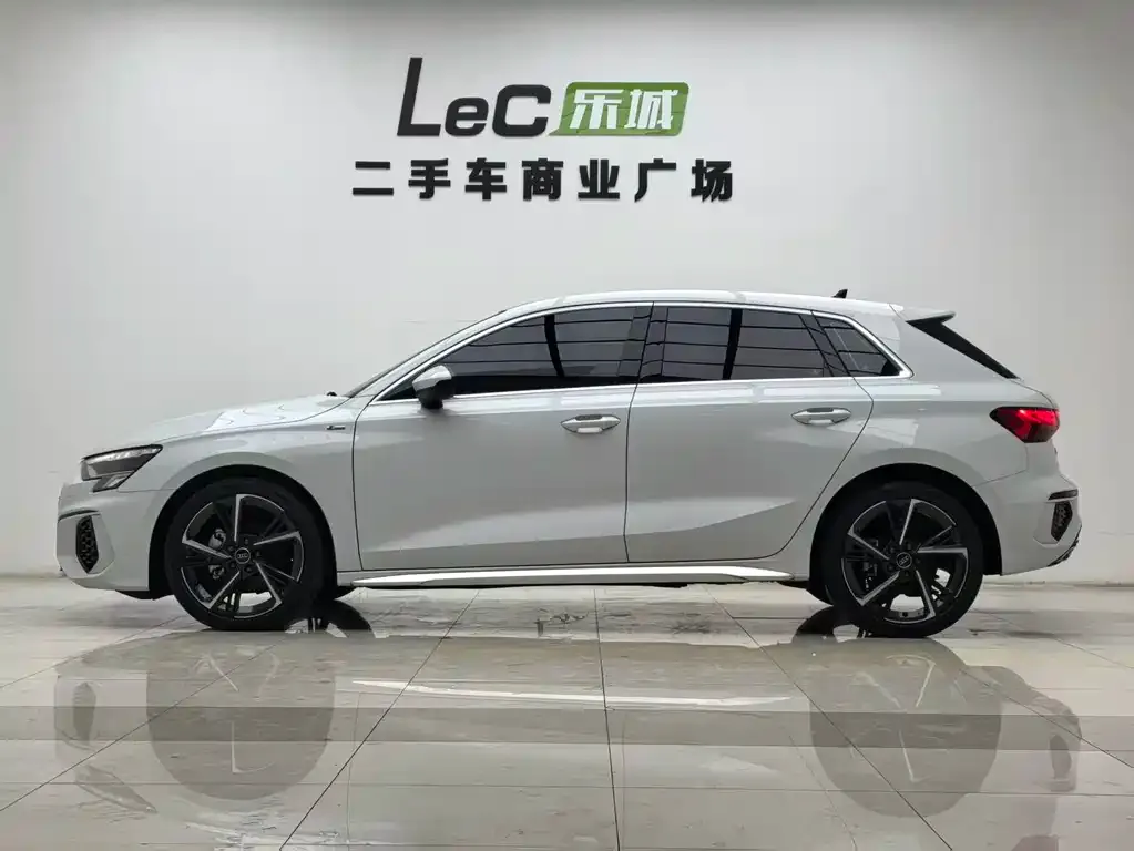 Audi A3 2024 из CN, фото 2