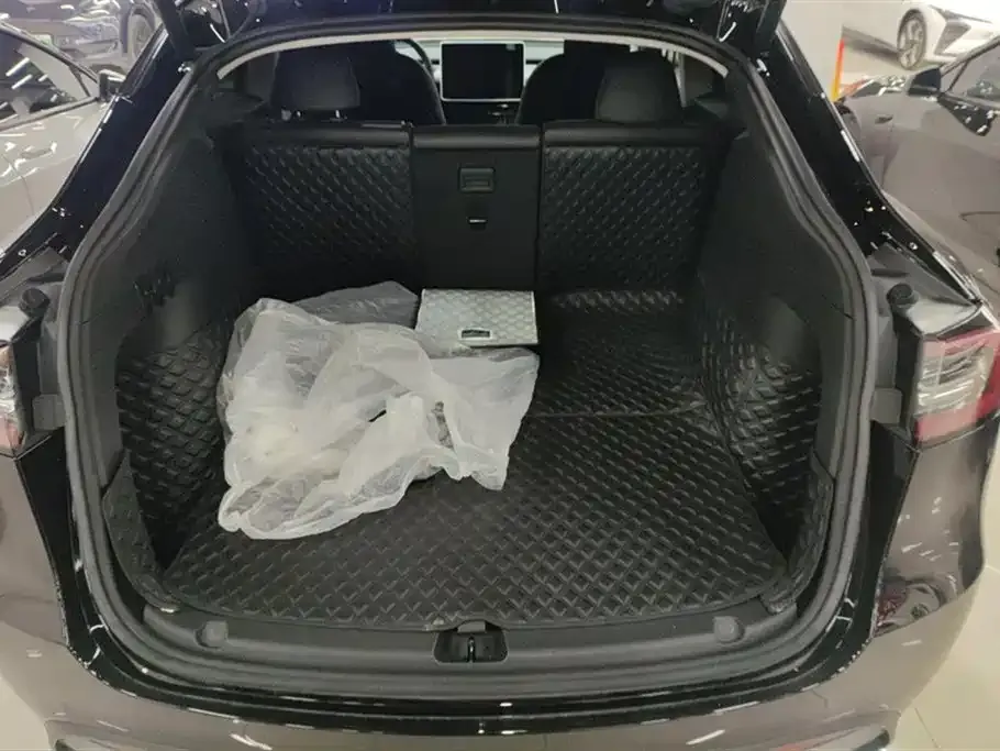 Tesla Model Y 2023 из CN, фото 2