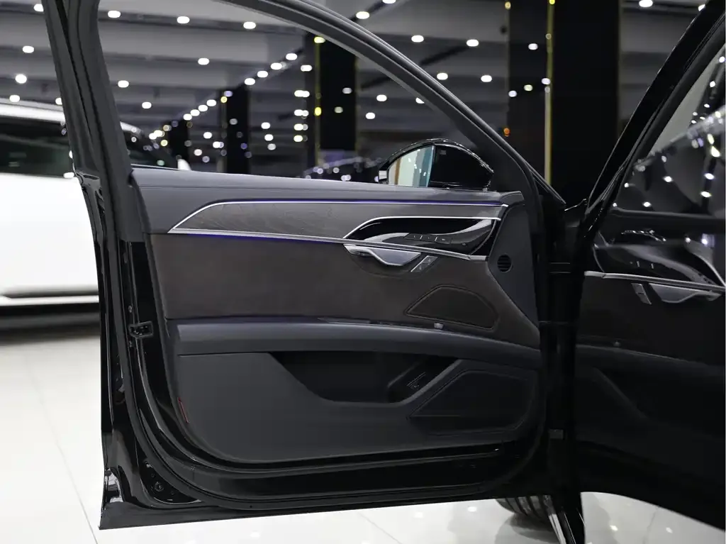 Audi A8 2025 из CN, фото 3