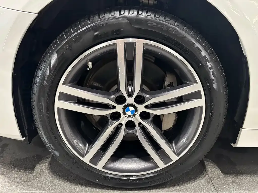 BMW 5 Series 2022 из CN, фото 9