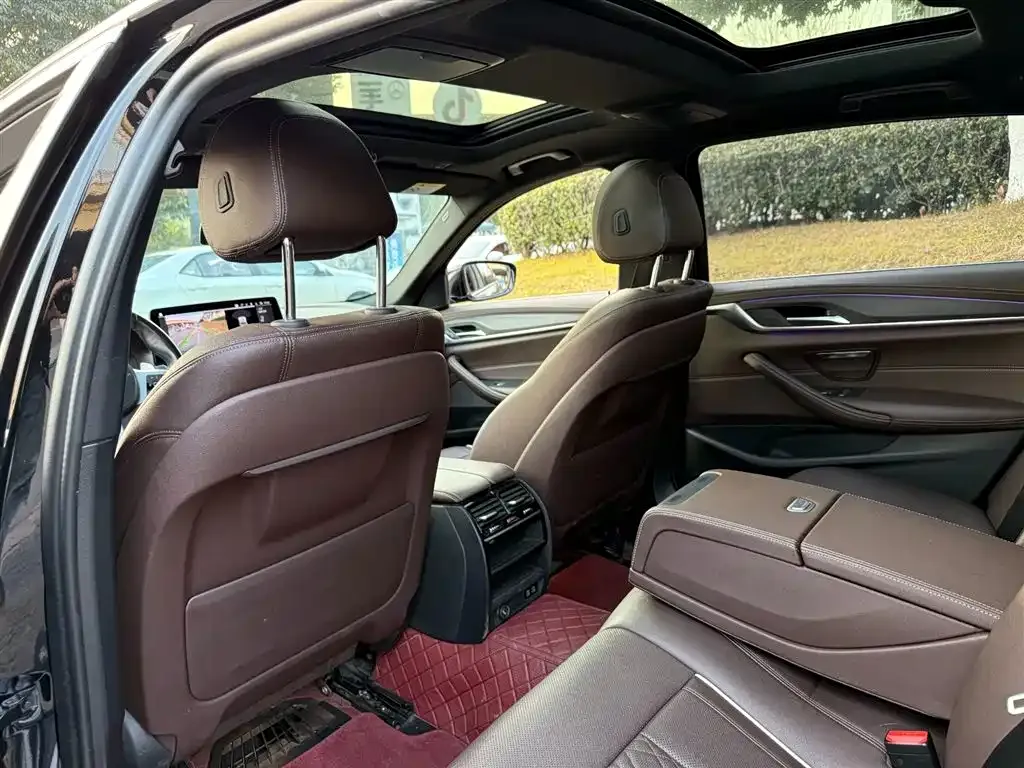 BMW 5 Series 2021 из CN, фото 8