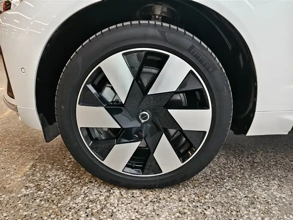Volvo XC60 PHEV 2024 из CN, фото 9