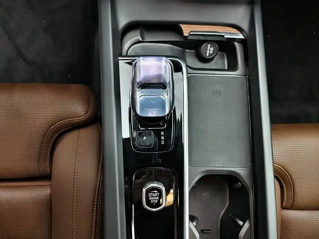 Volvo XC60 PHEV 2024 из CN, фото 2
