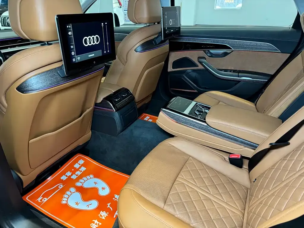 Audi A8 2023 из CN, фото 2