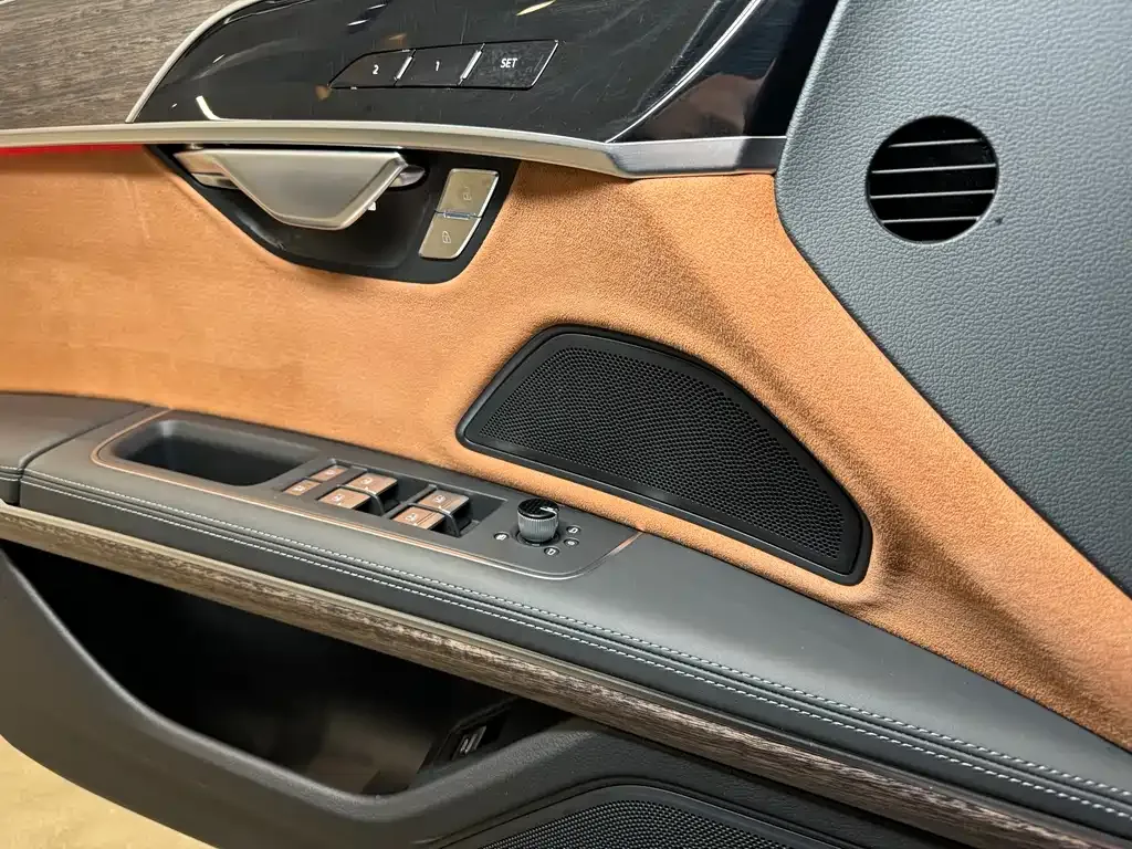 Audi A8 2023 из CN, фото 8