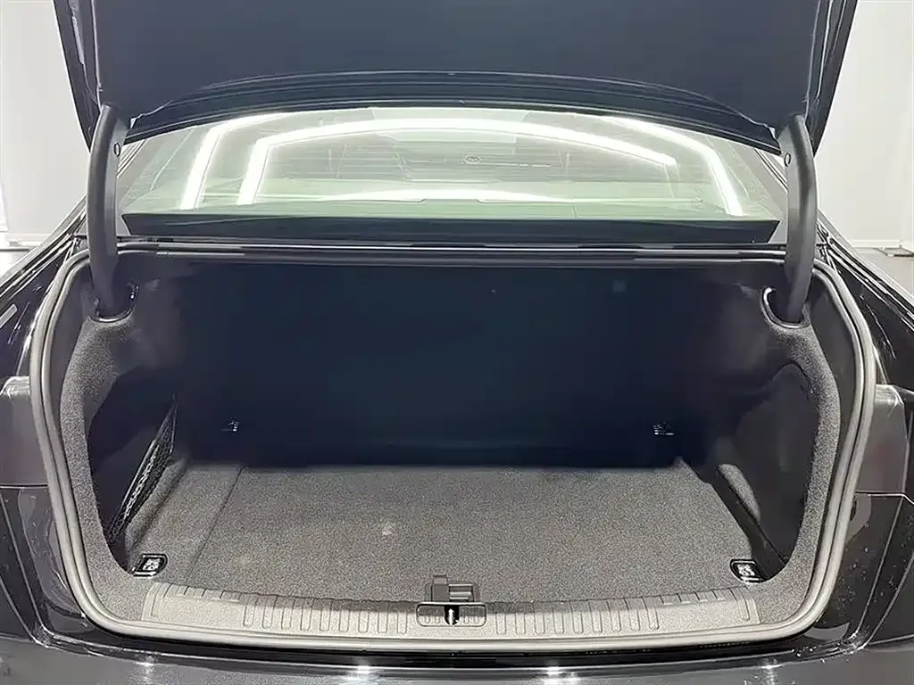 Audi A6L 2023 из CN, фото 6