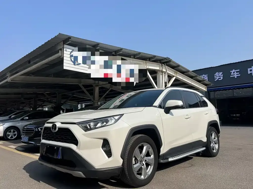 Toyota RAV4 2023 из CN, фото 1