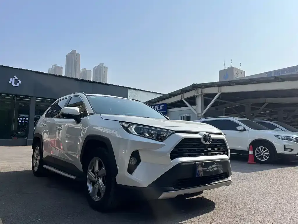Toyota RAV4 2023 из CN, фото 7