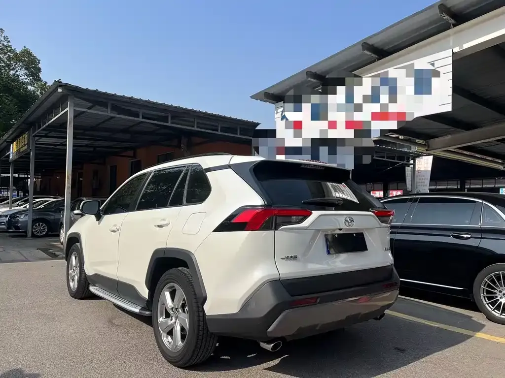 Toyota RAV4 2023 из CN, фото 8