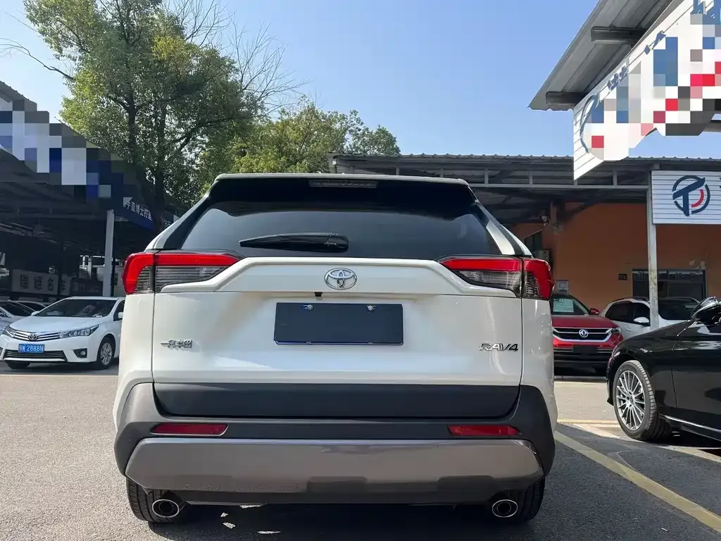 Toyota RAV4 2023 из CN, фото 5