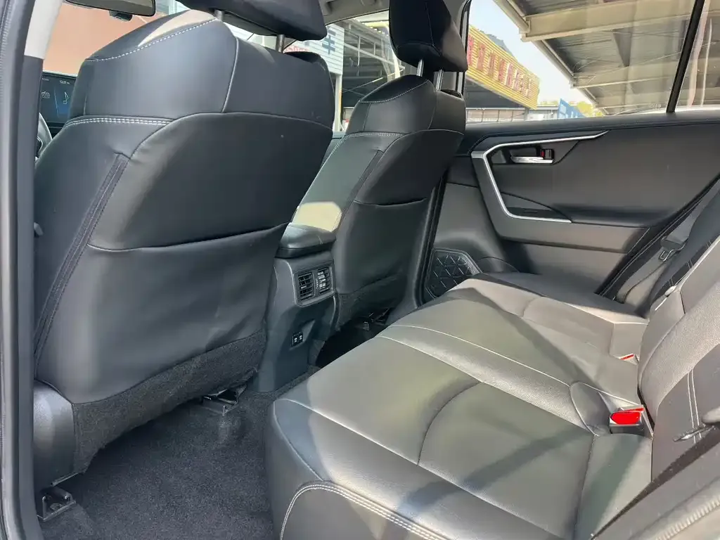 Toyota RAV4 2023 из CN, фото 9
