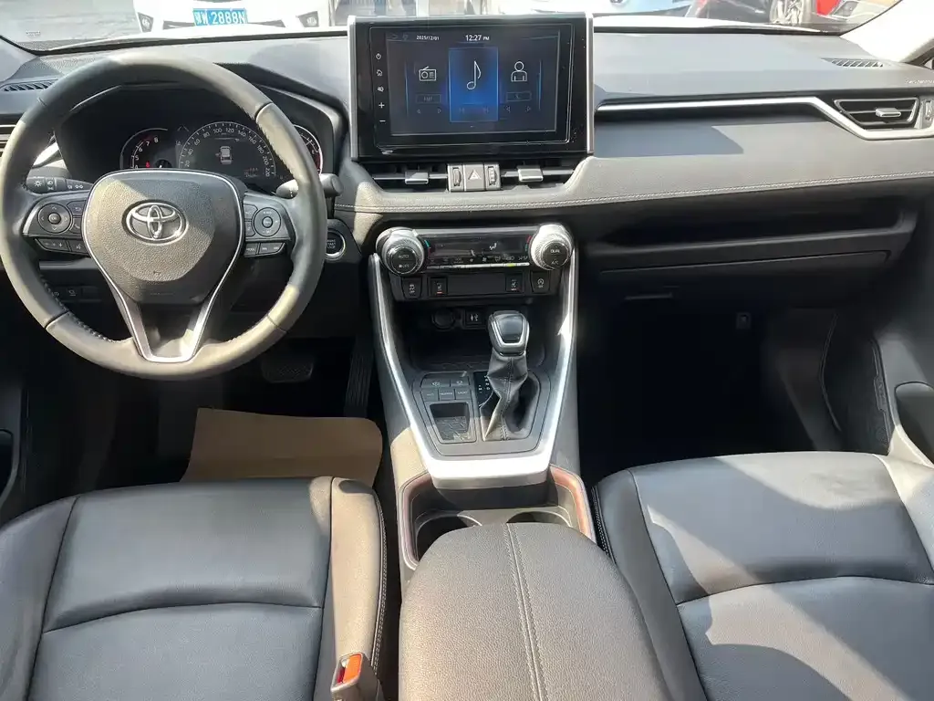Toyota RAV4 2023 из CN, фото 4