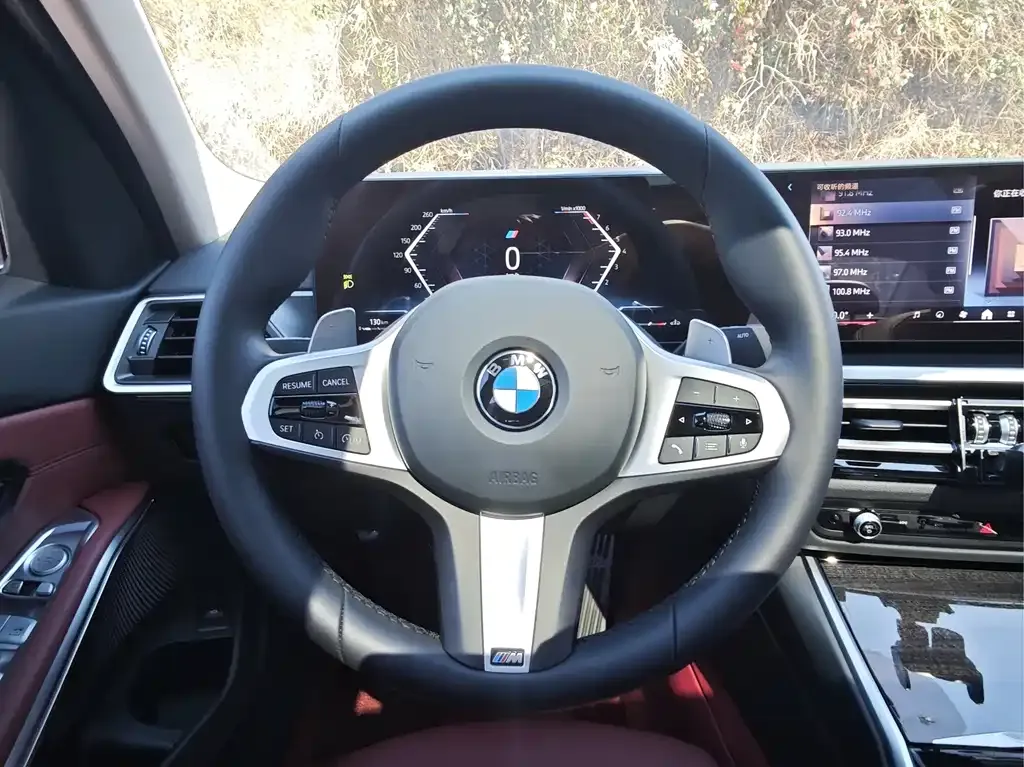 BMW 3 Series 2023 из CN, фото 2