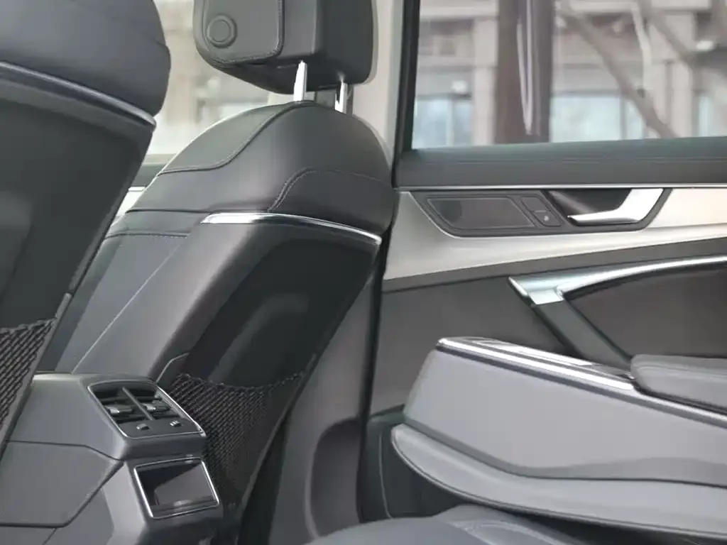 Audi A6L 2021 из CN, фото 9