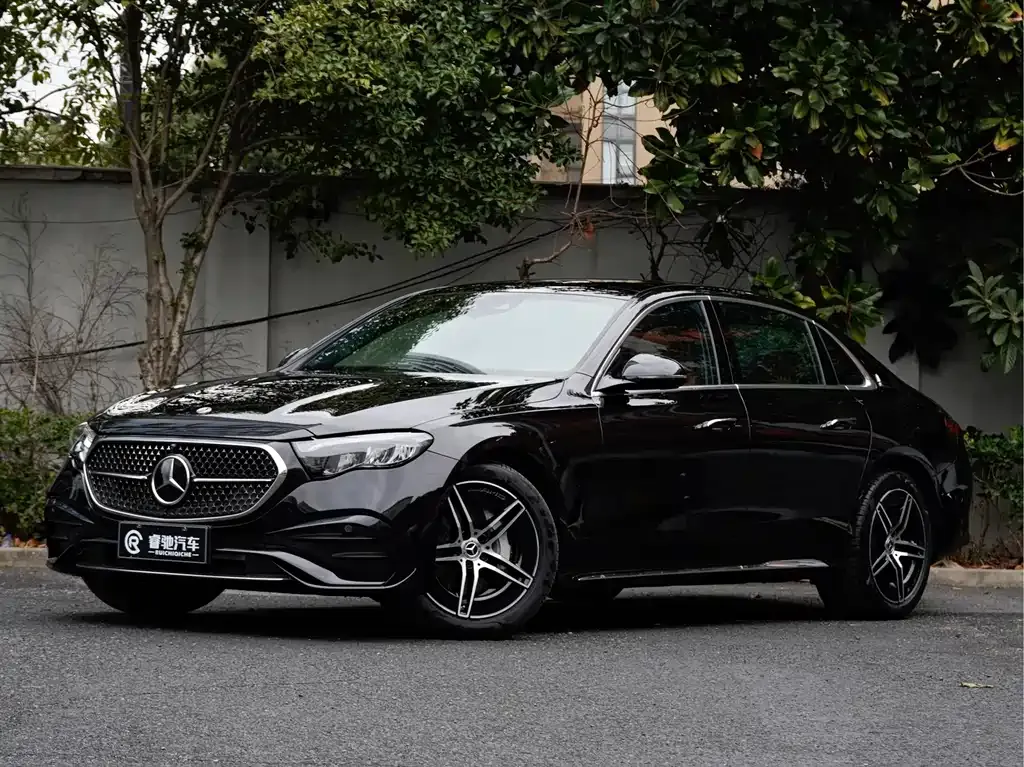 Mercedes-Benz E-Class — фото 1
