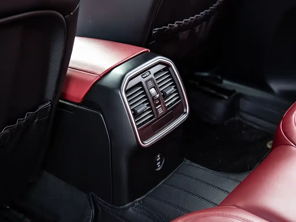 Porsche Macan 2023 из CN, фото 2