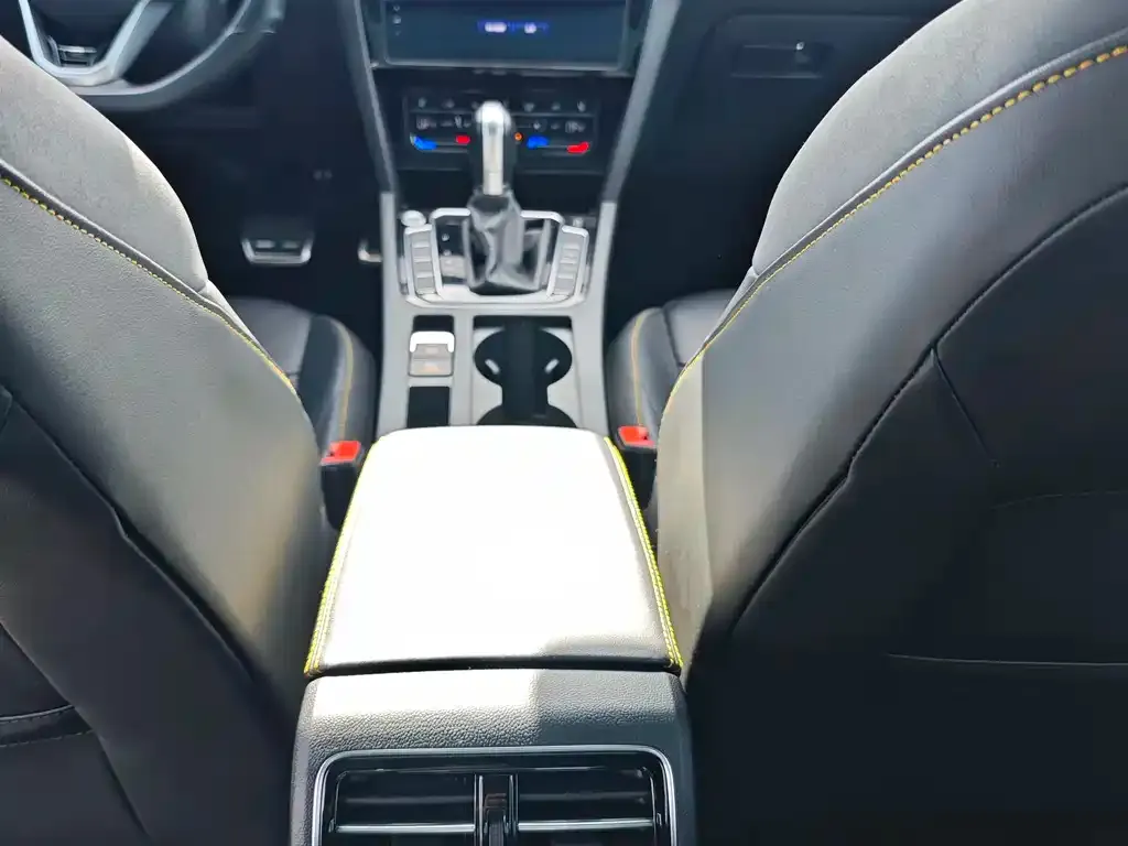 Volkswagen CC 2023 из CN, фото 4