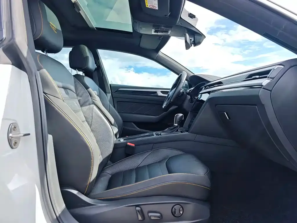 Volkswagen CC 2023 из CN, фото 9