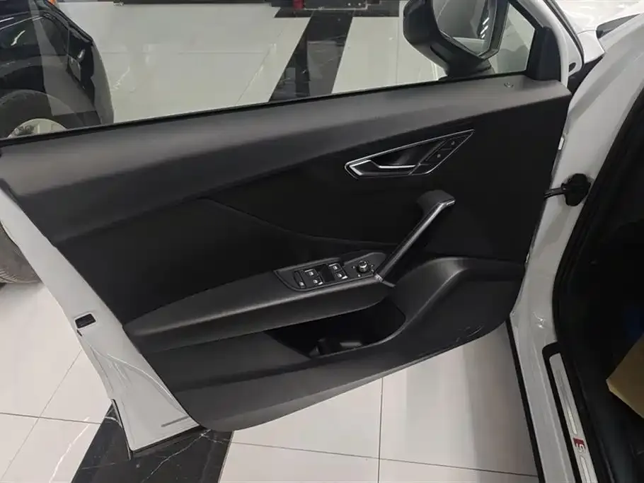 Audi Q2L 2021 из CN, фото 9