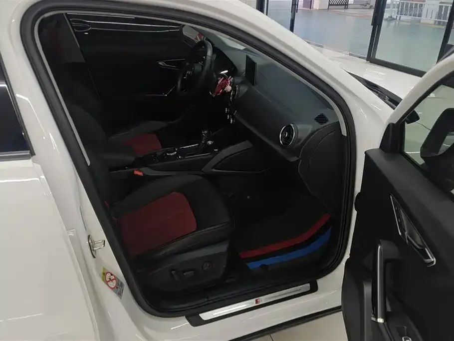 Audi Q2L 2021 из CN, фото 3