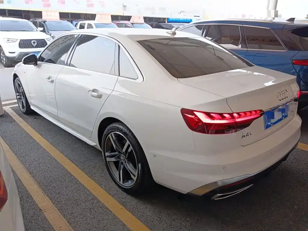Audi A4L 2021 из CN, фото 4