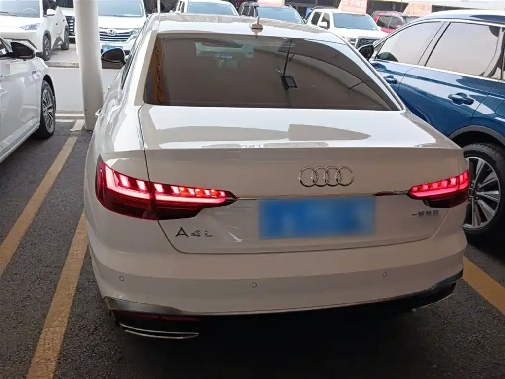 Audi A4L 2021 из CN, фото 10
