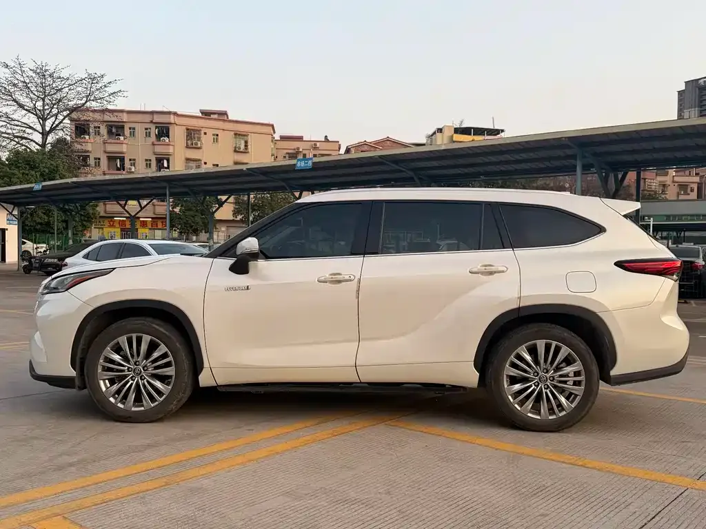 Toyota Highlander — фото 5