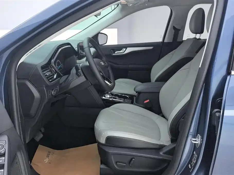 Ford Escape 2024 из CN, фото 2