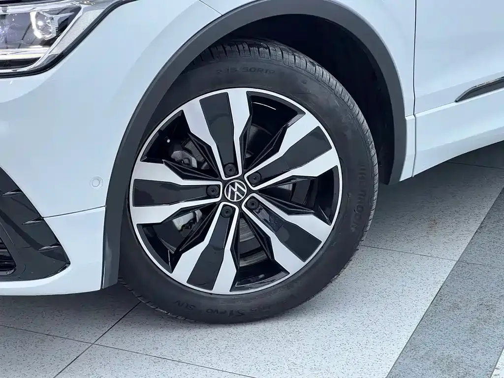 Volkswagen Tiguan L 2024 из CN, фото 8
