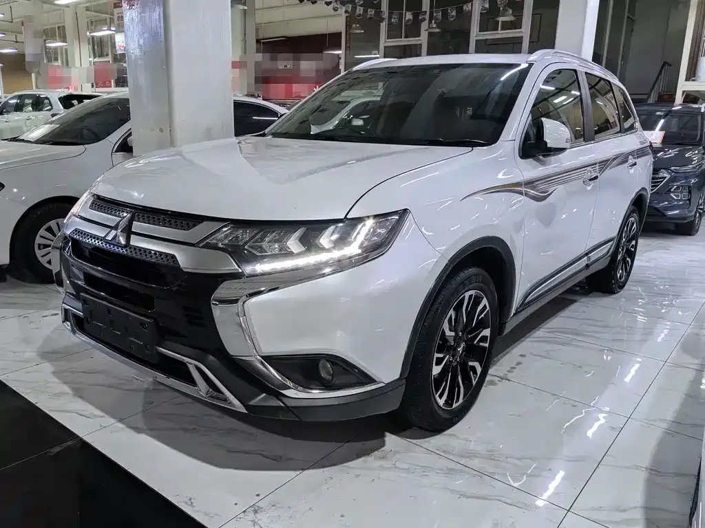 Mitsubishi Outlander 2021 из CN, фото 1