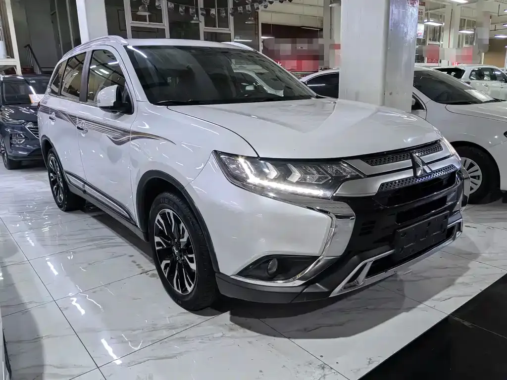 Mitsubishi Outlander 2021 из CN, фото 7