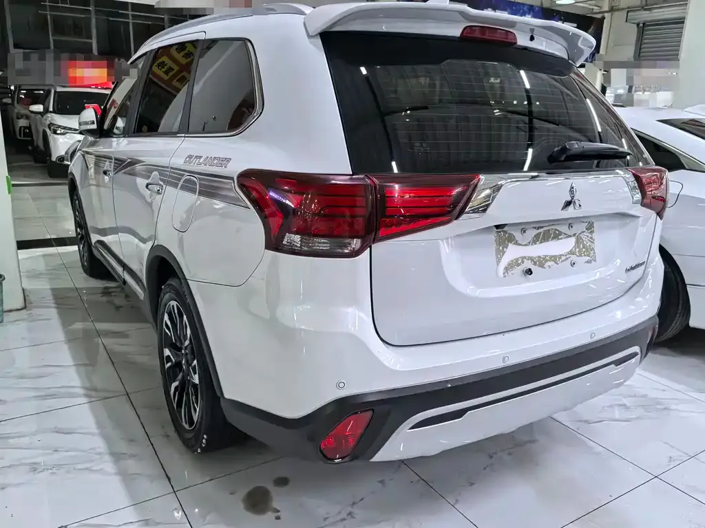 Mitsubishi Outlander 2021 из CN, фото 9