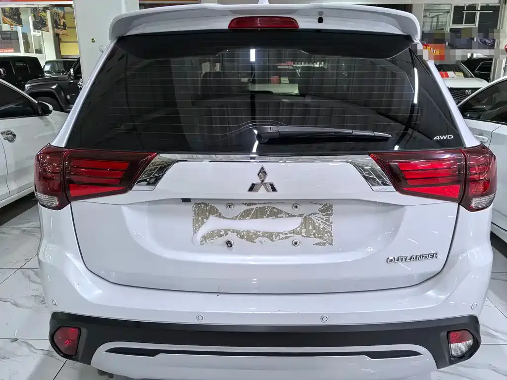 Mitsubishi Outlander 2021 из CN, фото 8