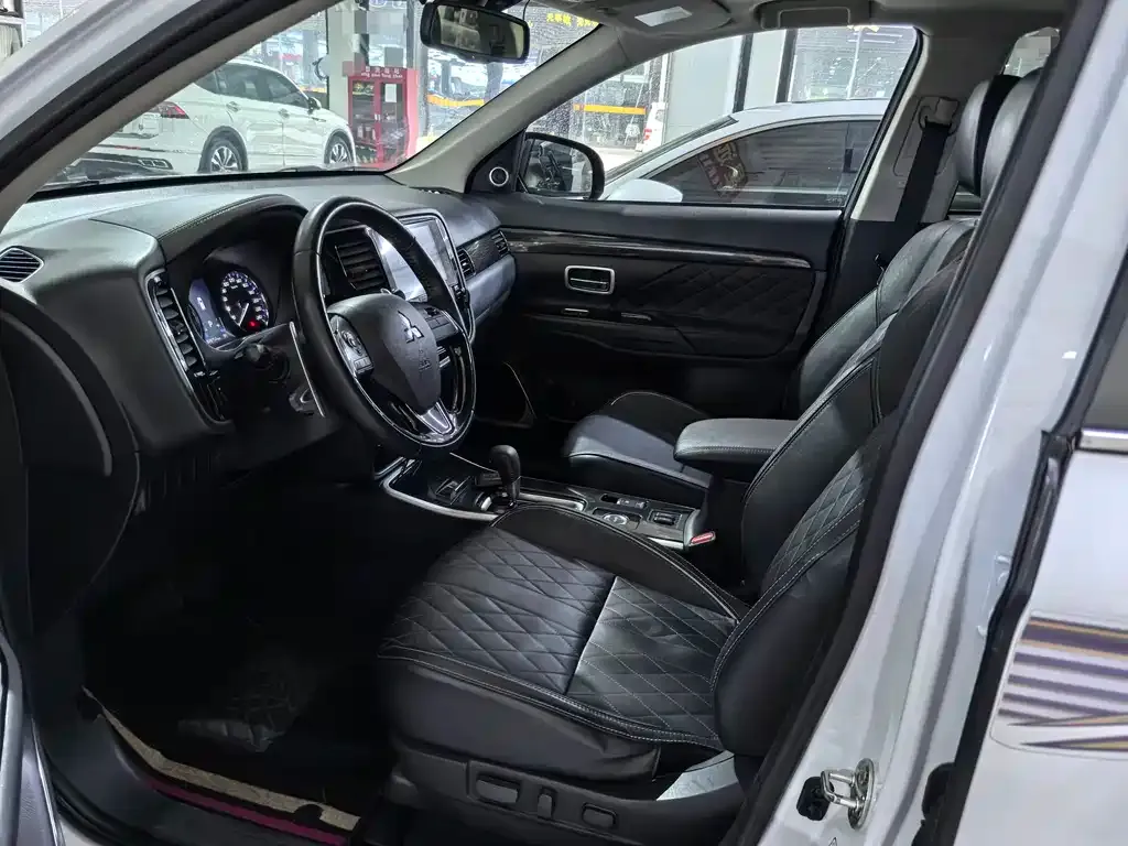 Mitsubishi Outlander 2021 из CN, фото 5