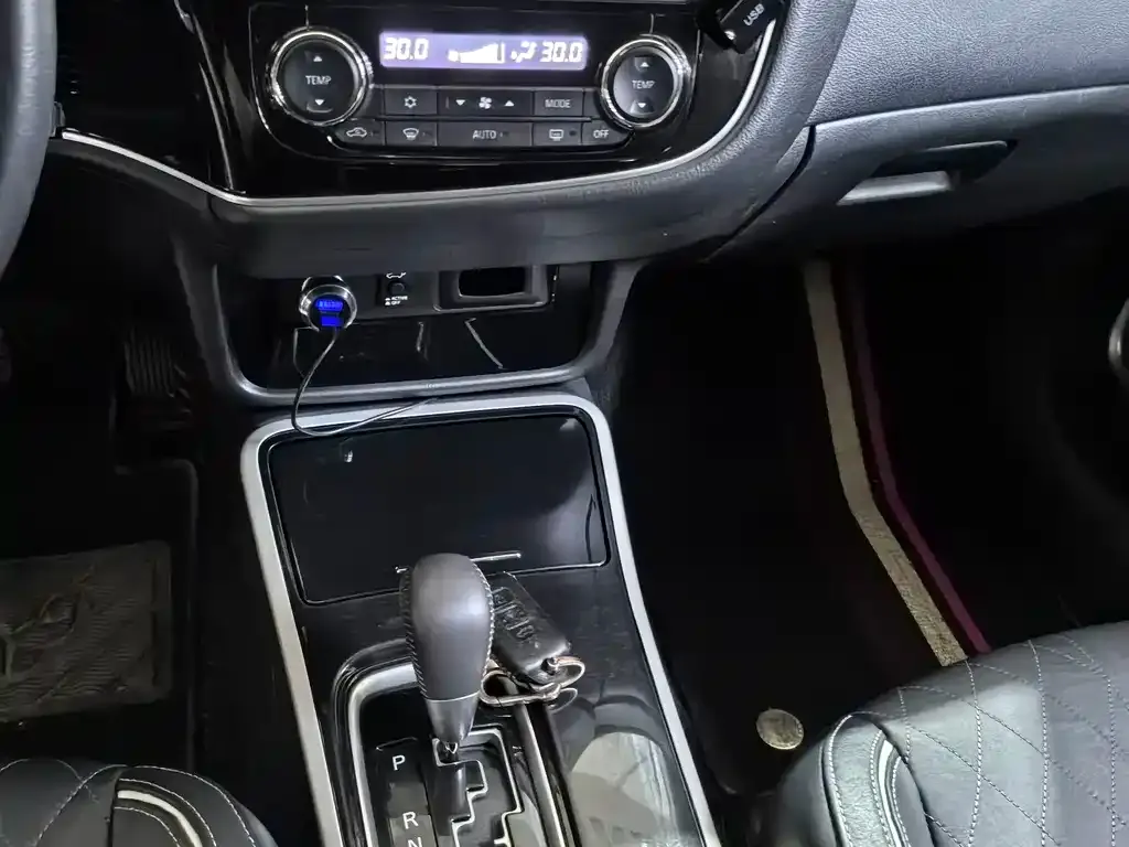 Mitsubishi Outlander 2021 из CN, фото 3
