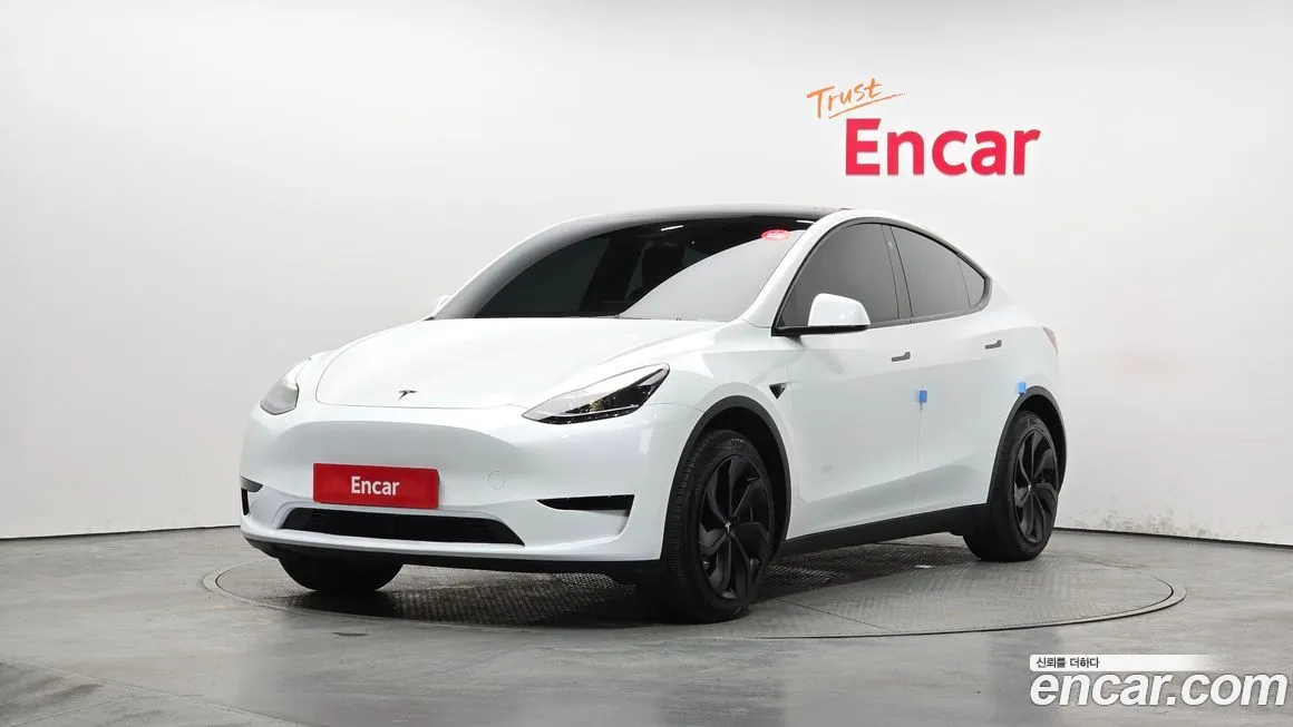 Tesla Model Y — фото 1