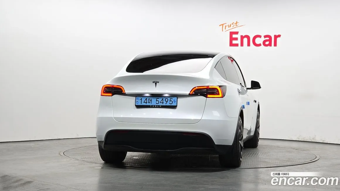 Tesla Model Y — фото 8