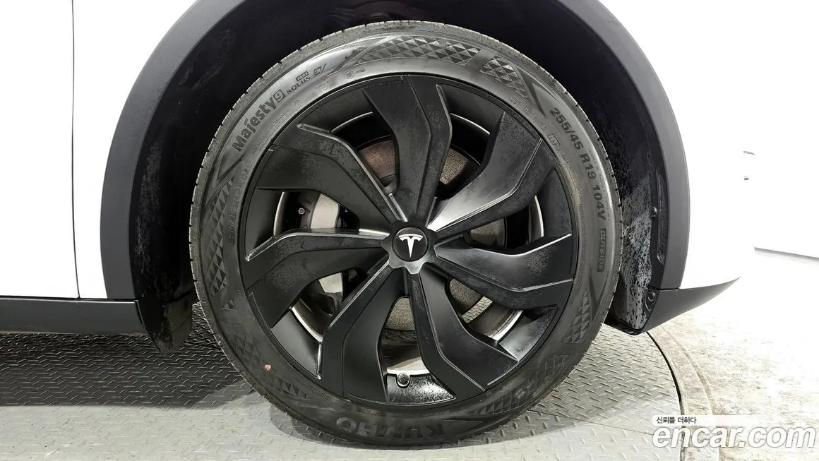 Tesla Model Y — фото 7