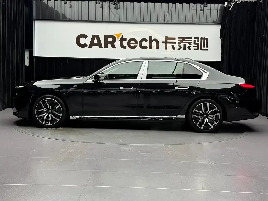 BMW 7 Series 2024 из CN, фото 3