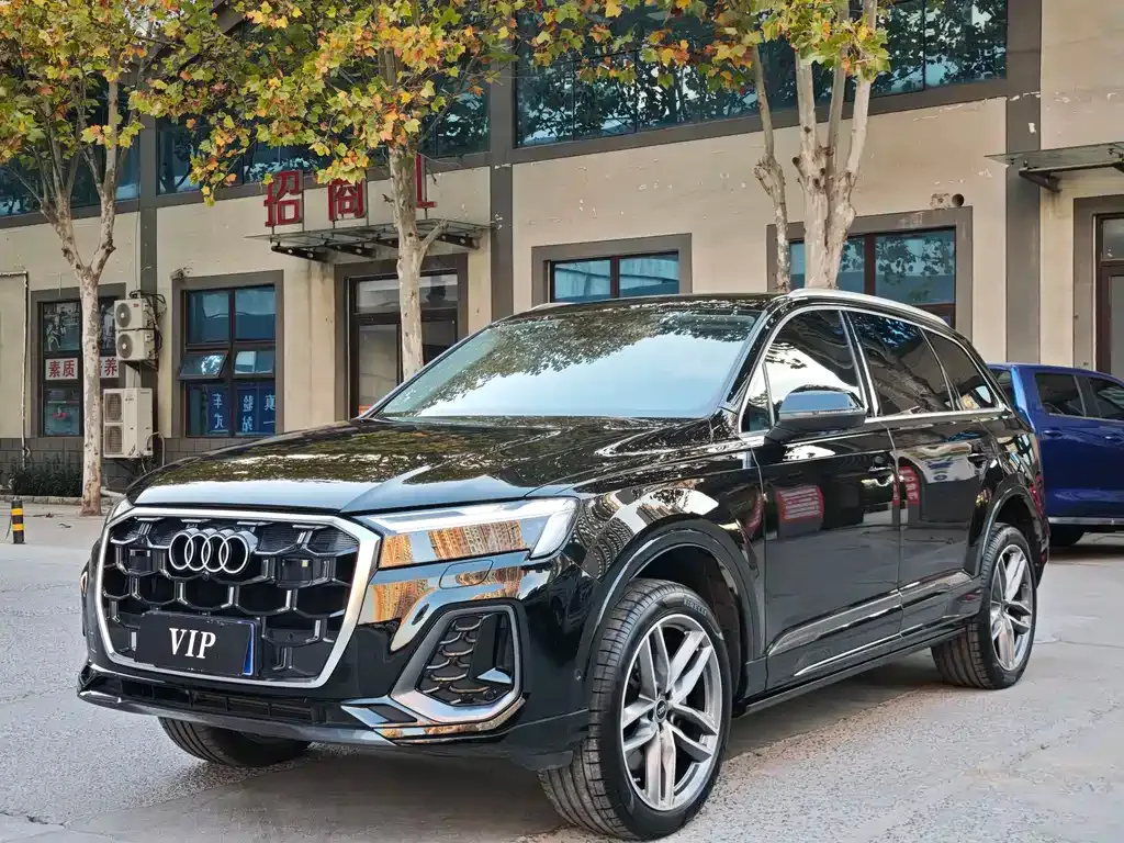 Audi Q7 — фото 1
