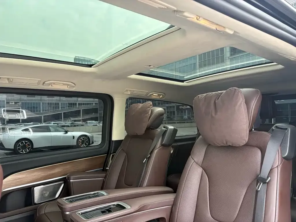 Mercedes-Benz V-Class 2023 из CN, фото 3