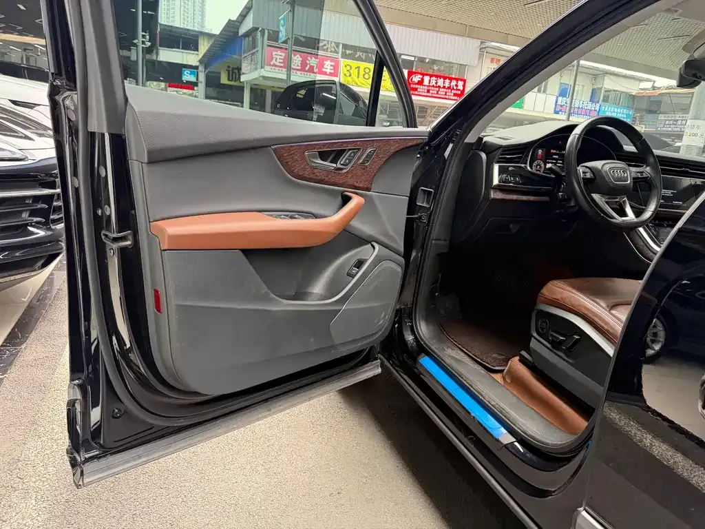 Audi Q7 2021 из CN, фото 2