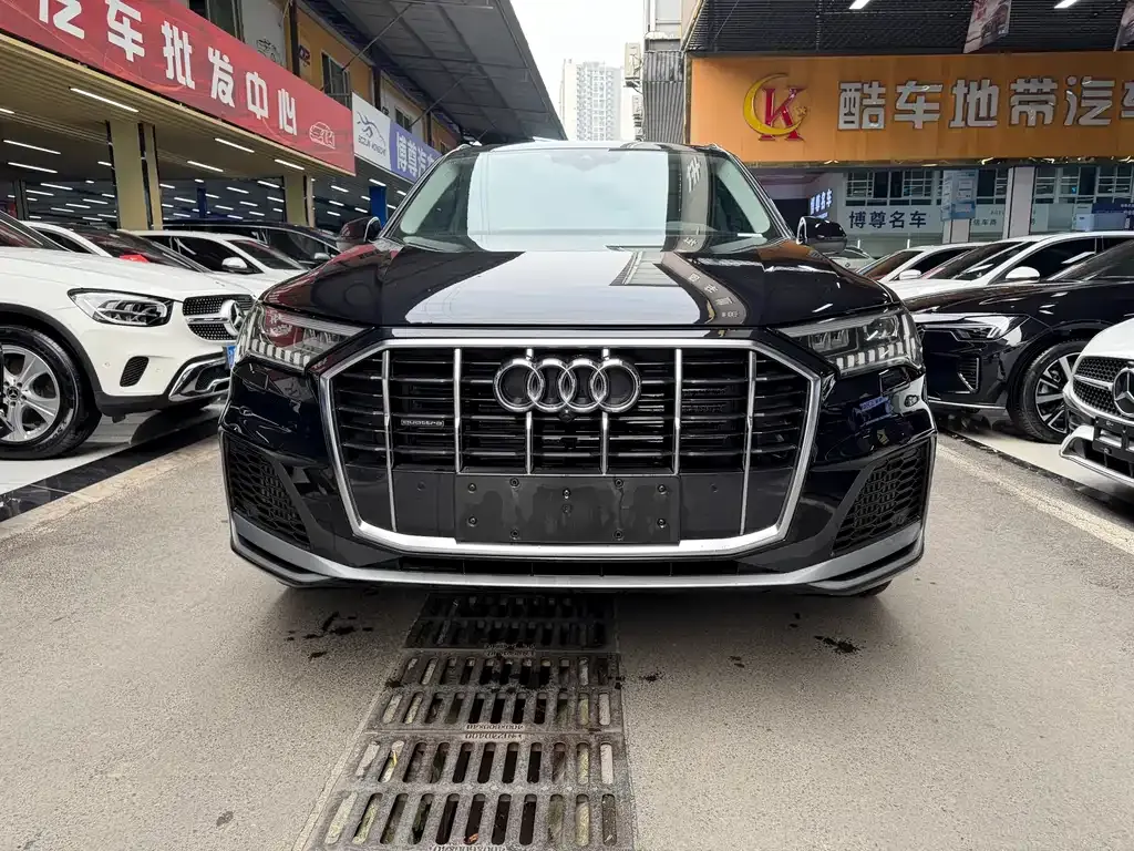 Audi Q7 2021 из CN, фото 8