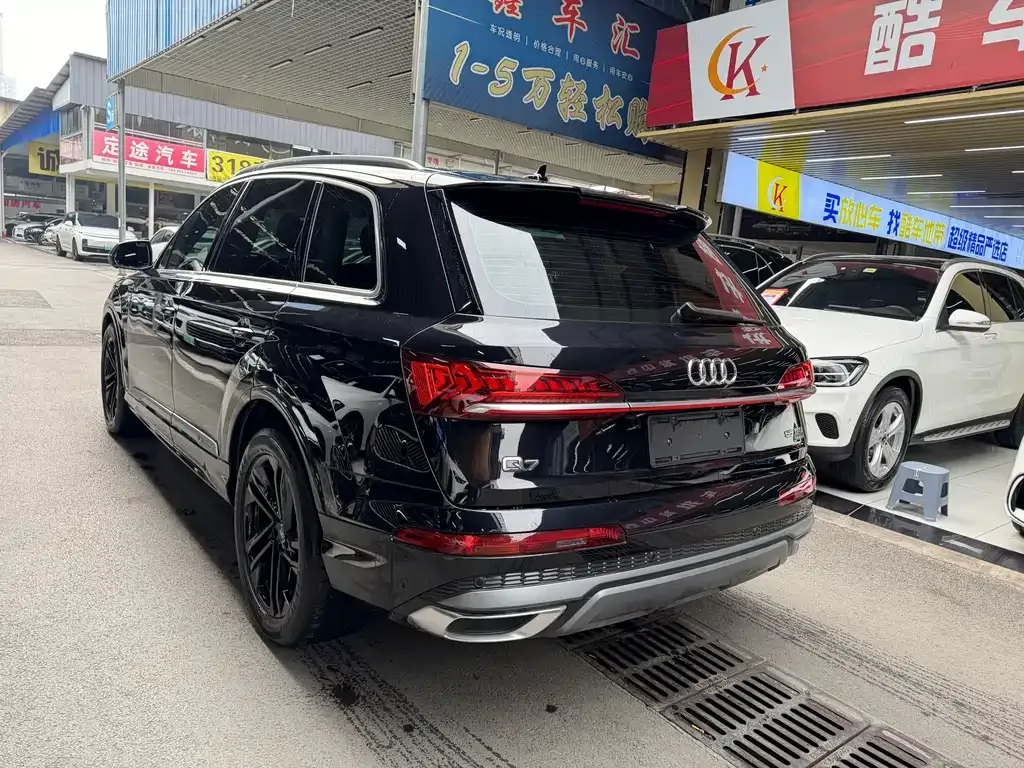 Audi Q7 2021 из CN, фото 10