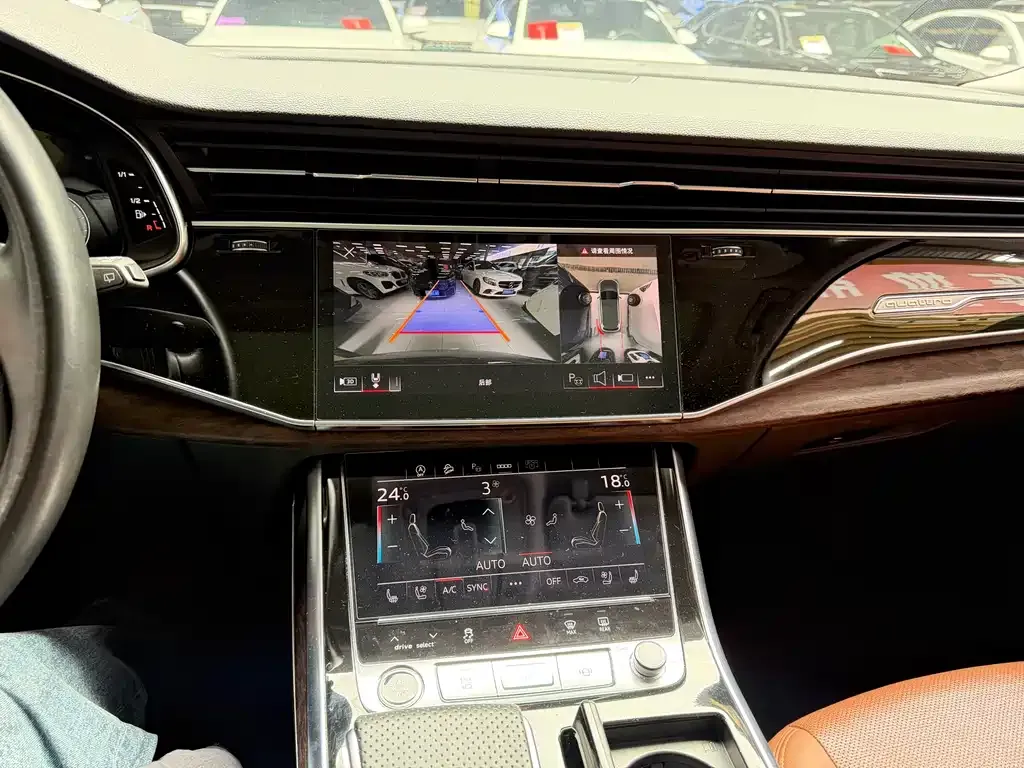 Audi Q7 2021 из CN, фото 5