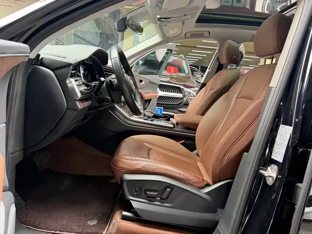 Audi Q7 2021 из CN, фото 7